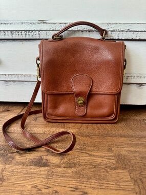 Vintage Coach Station Crossbody Turn lock 5130 British Tan Leather 1990s USA